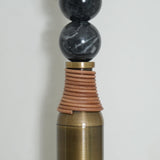 Persepolis-inspirerad marmor- och mässingsväggsconce Carvallo