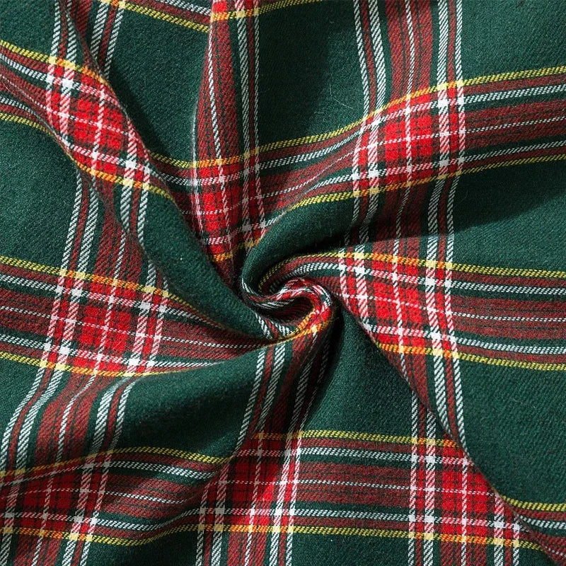 Carvallo – Klassisk Rutig Kuddeöverdrag med en Varm Julstämning Carvallo