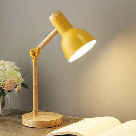 Träjusterbar Bordslampa | Nordisk Belysning Carvallo