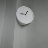 SilentCorner - Stilla Väggklocka utan Borra för Hörn i Hemmet Carvallo