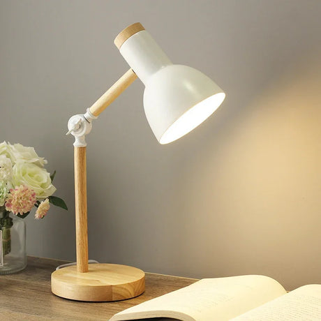 Träjusterbar Bordslampa | Nordisk Belysning Carvallo