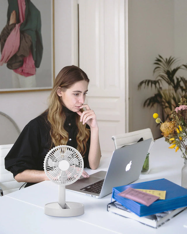 Carvallo Bordventilator Breezio | Sammanflätbar & Bärbar | 4 Hastigheter & Timer | Batteridriven för Inomhus & Utomhus Carvallo