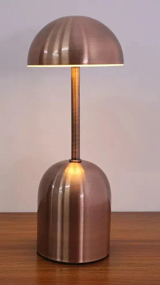 GlowLuxe - Bärbar Dimbar Bordslampa – LED Metalldesign för Stämningsfull Belysning Carvallo