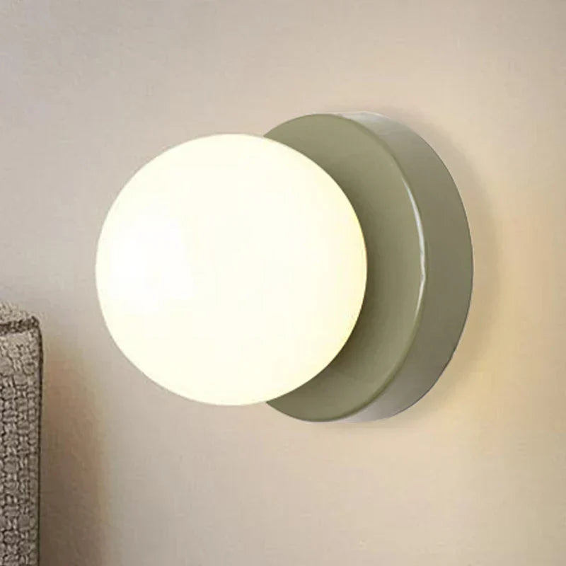 Vägglampa med glasglob Modern design Carvallo