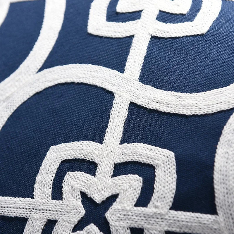 Carvallo – Stilig Broderad Kuddöverdrag med Tidlös Kvartfurmönster Carvallo