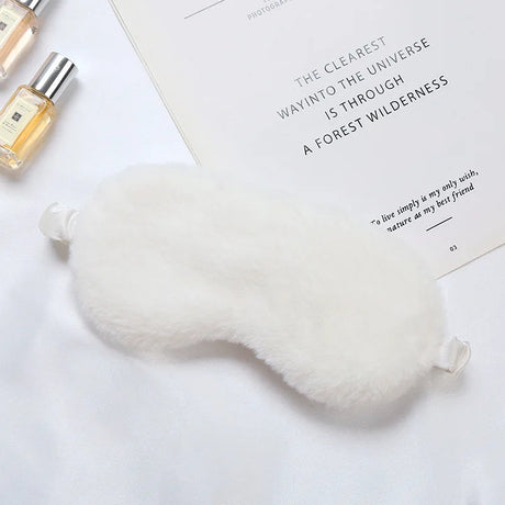 Fluffig sömnmask – Ljusblockerande komfort för avslappnade nätter MILA Sverige