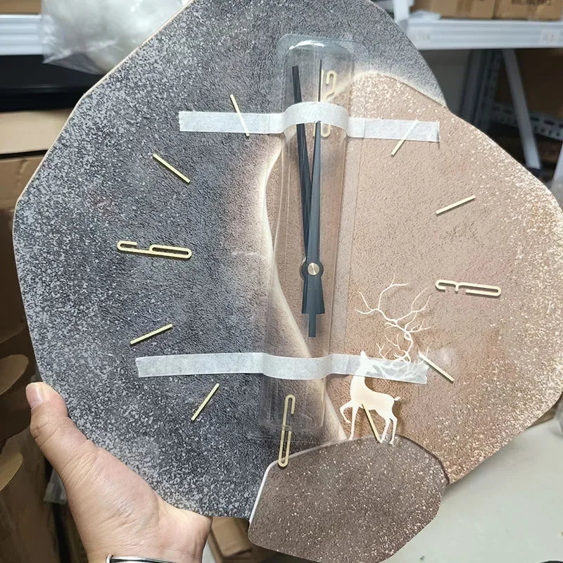 CreamWind - Modern Väggklocka med Tyst Visare och Valfritt Ljus Carvallo