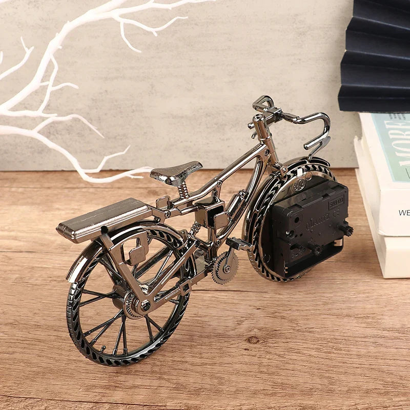 Vintage Cykel Skrivbordsklocka med Hantverksdesign och Kvartsrörelse Carvallo