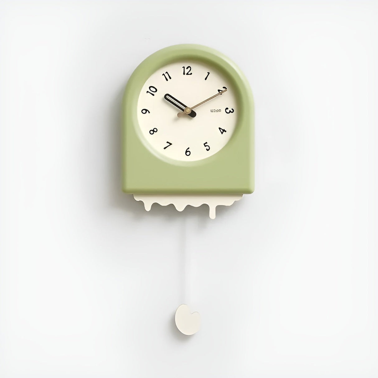 PendAura – Elegant väggur med böjd bas och lugnande svingande pendel Carvallo