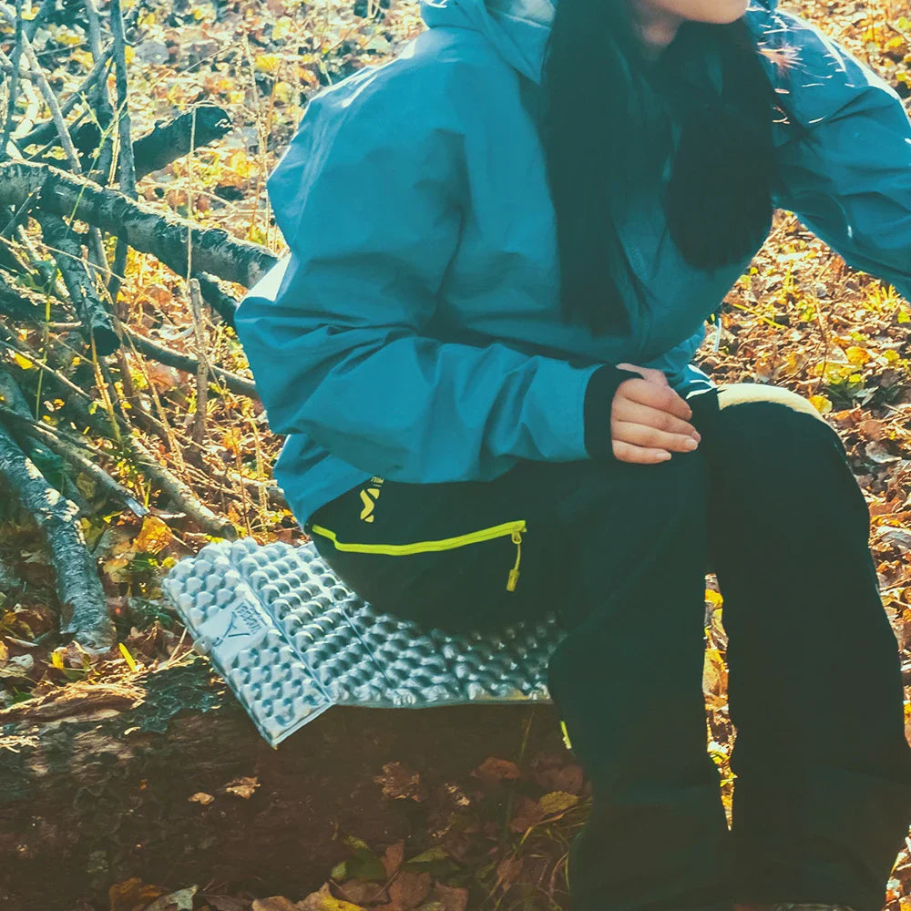 Carvallo Outdoor Sitt- och liggkuddar Set | Uppblåsbar matta med bärväska | För camping, strand och vandring | 4 årstider lämplig Carvallo