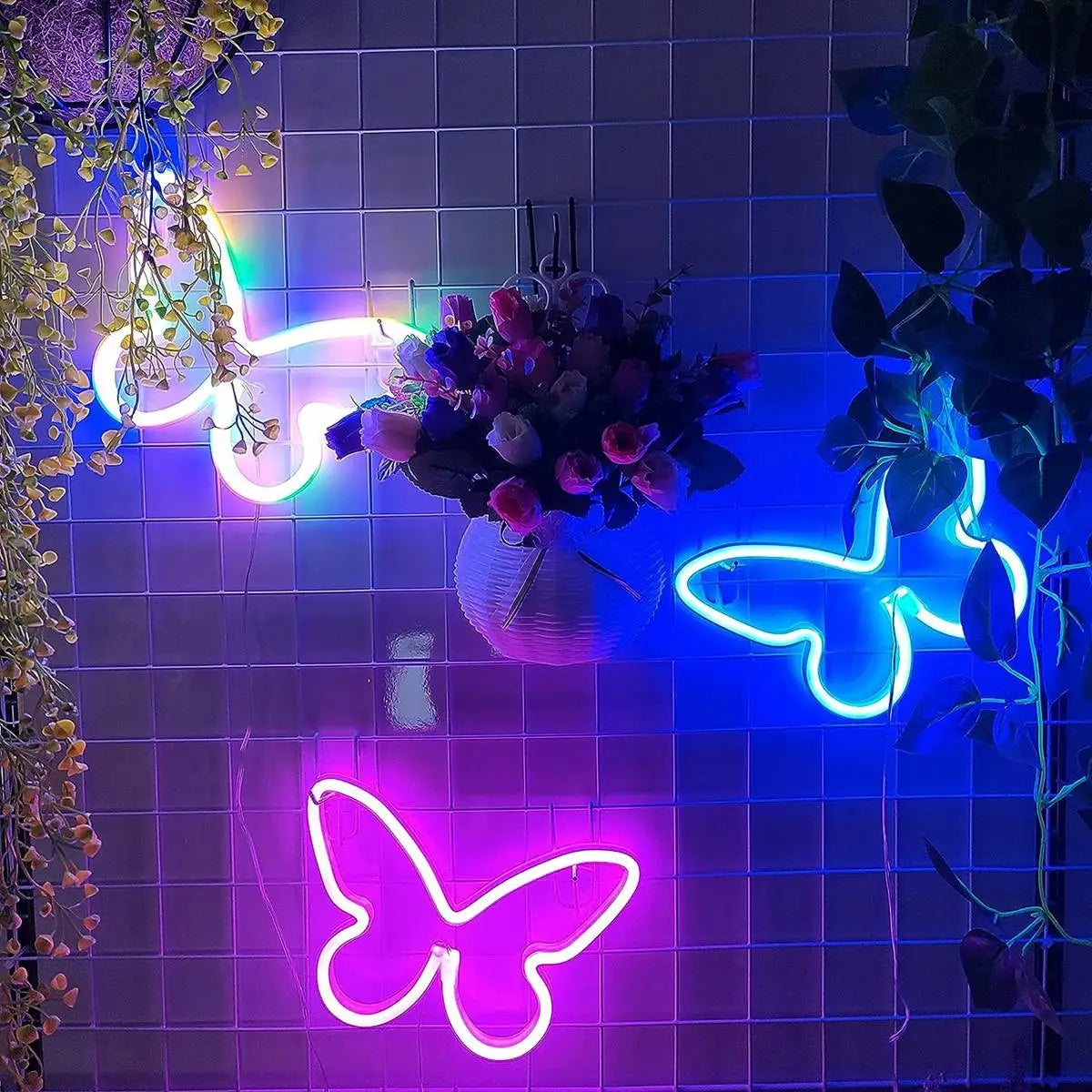 GlowWings - LED Fjärilslampa, Färgglad Neon Dekoration för Barnrum och Sovrum Carvallo