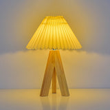 Boho LED-bordslampa – rund konisk skärm med stativfot i massivt trä MILA Sverige