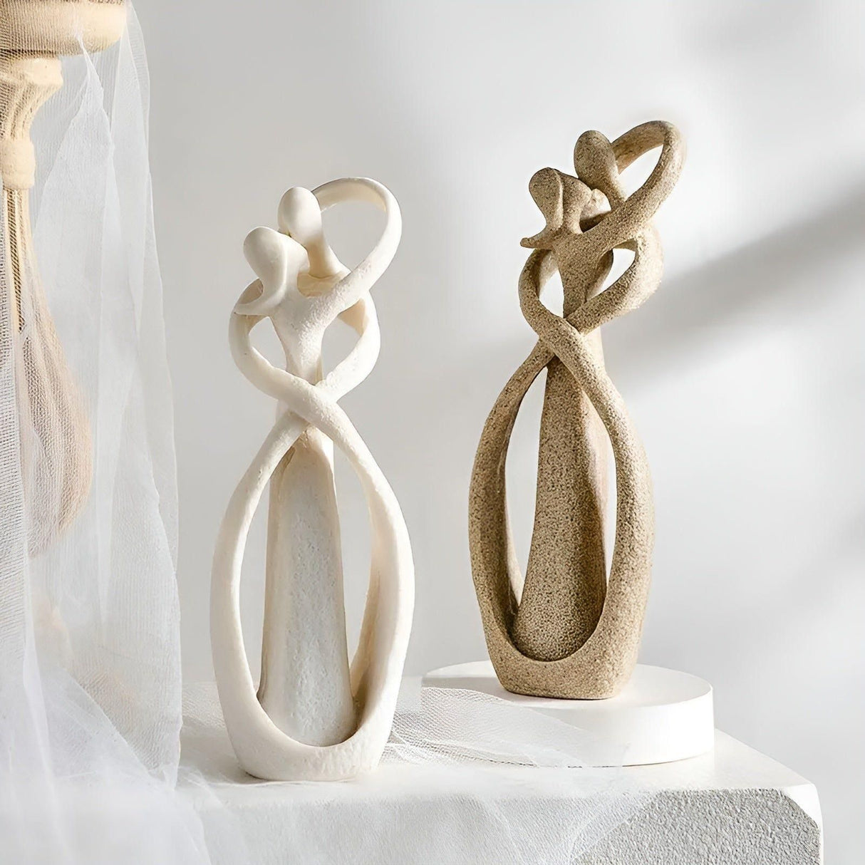 LoverBond Staty - Sandsten Abstrakt Tidlös Kärleksstaty Carvallo