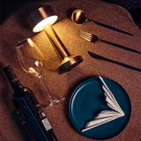 Elegant LED-bordslampa Carvallo