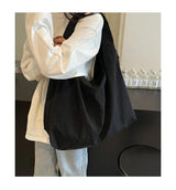 Praktisk och stilfull dam multifunktionshandväska Carvallo