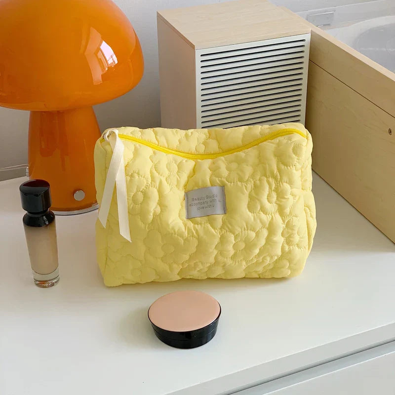 Carvallo Vadderad KosmetiskPåse i Bomull | MakeupPåse med Dragkedja för Damer | Resekulturpåse med Blommönster & Inre Fack Carvallo