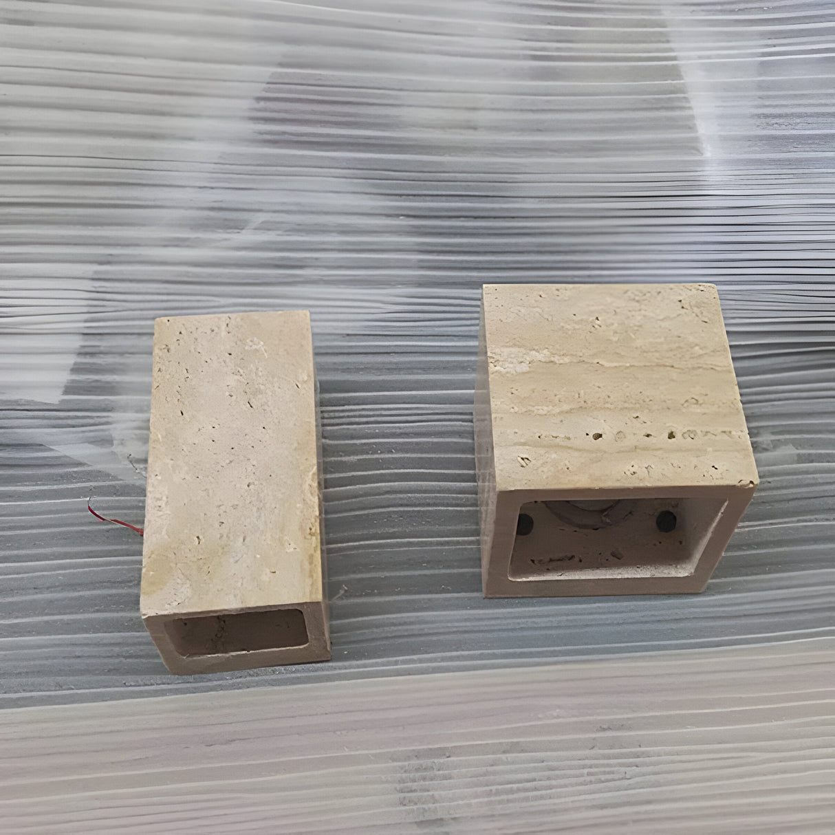 ScandiStone Light – Rektangulär Travertin LED Vägglampa Carvallo