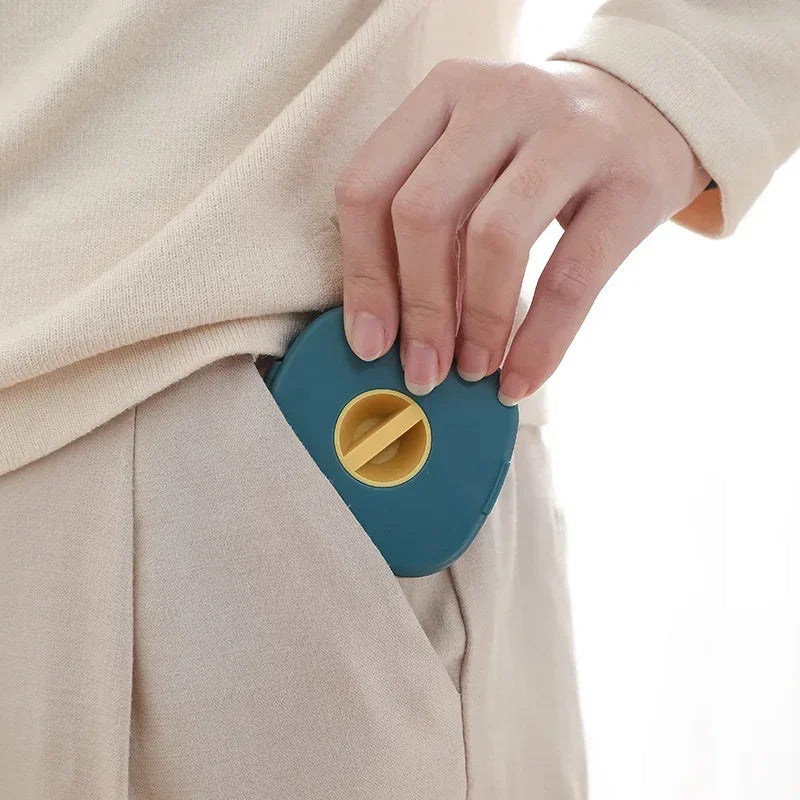 Carvallo Kabelaufwickler mit Drehmechanismus | Tragbare Kabelbox & Handyhalter | Für Kopfhörer, Maus- & Ladekabel Carvallo