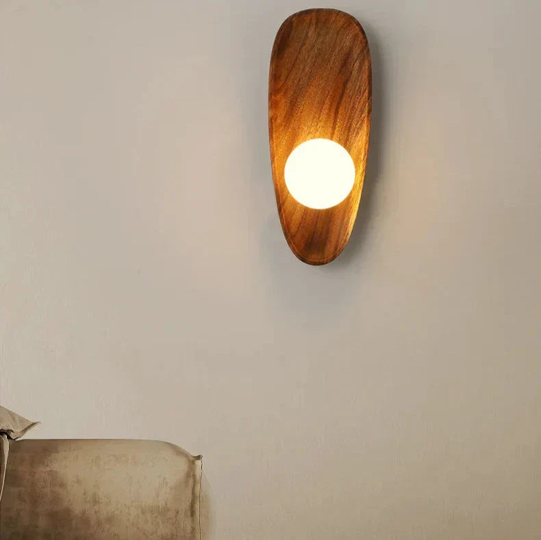 WoodGlo – Minimalistisk V�gglampa i Massivt Trä med LED-belysning Carvallo