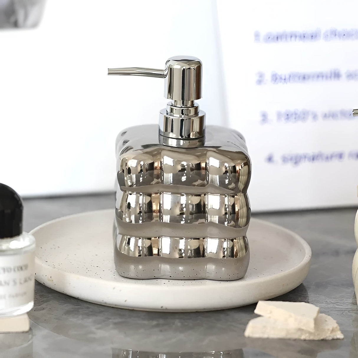 Keramisk tvålbehållare med pump – Stilfull och påfyllningsbar | För tvål, schampo och duschgel Carvallo