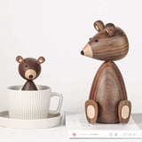 Carvallo – Minimalistisk björnofigur med naturligt design för modern inredning Carvallo