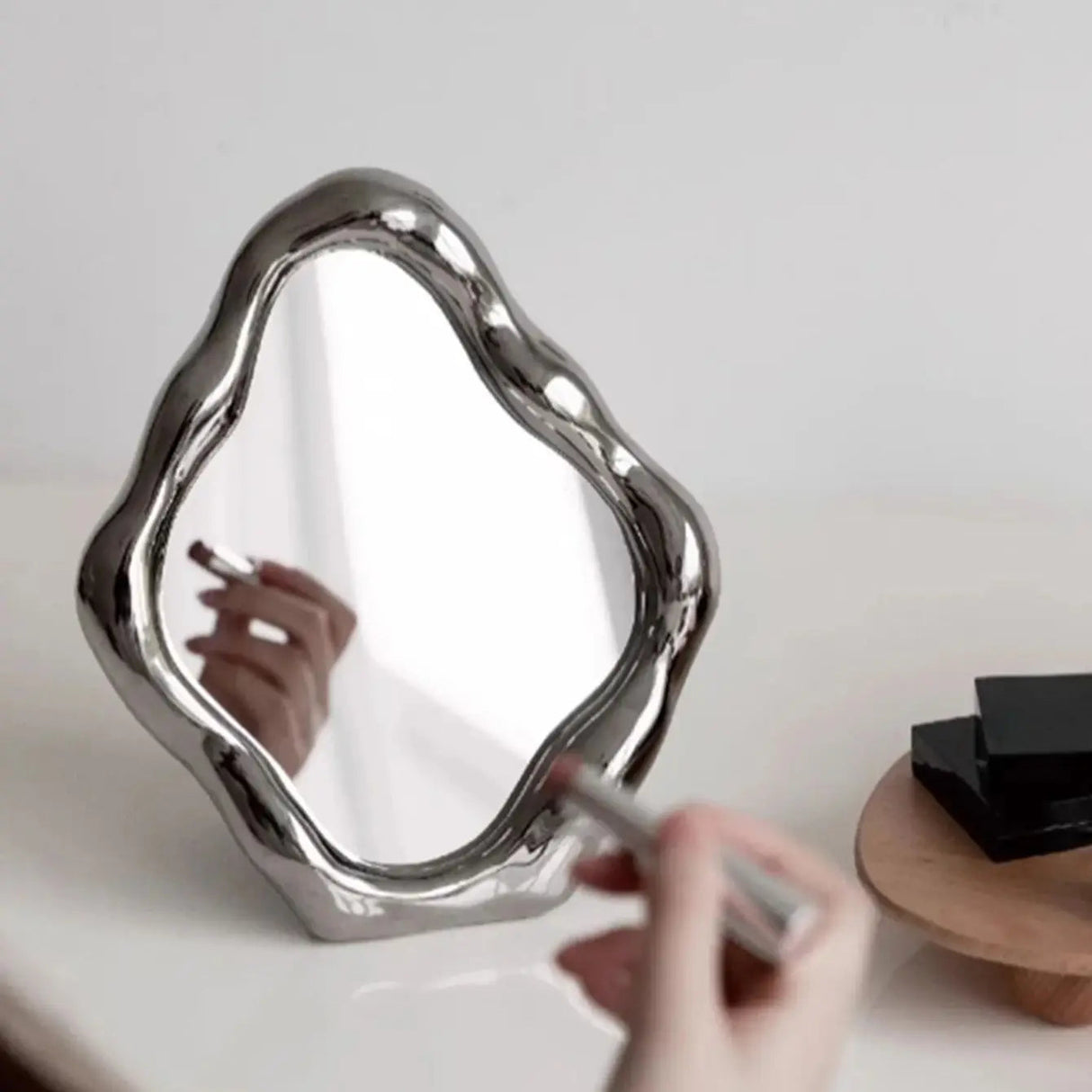 RetroLume - Snyggt oregelbundet sminkspegel med vintage charm och modern appell Carvallo