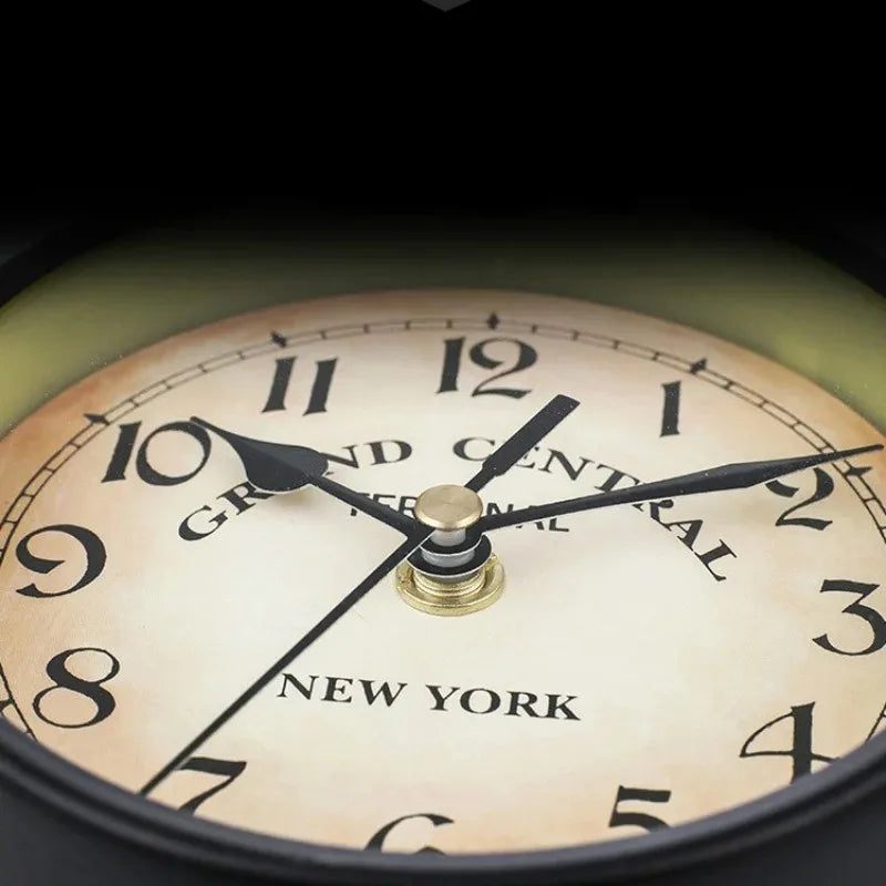 RetroTime - Vintage dubbelsidig väggklocka MILA Sverige