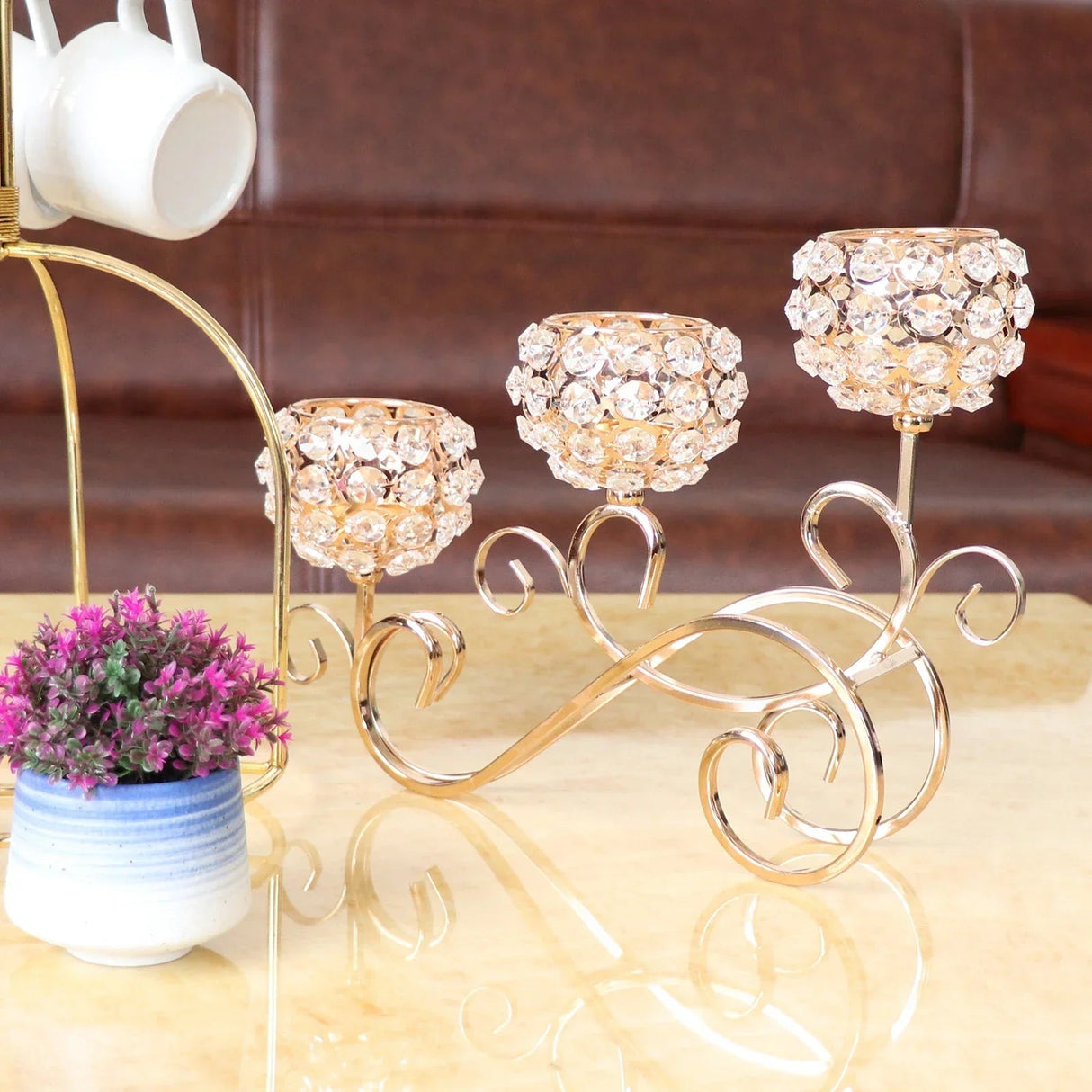 Carvallo - Trearmad ljusstake med böjd design för bordsdekoration Carvallo