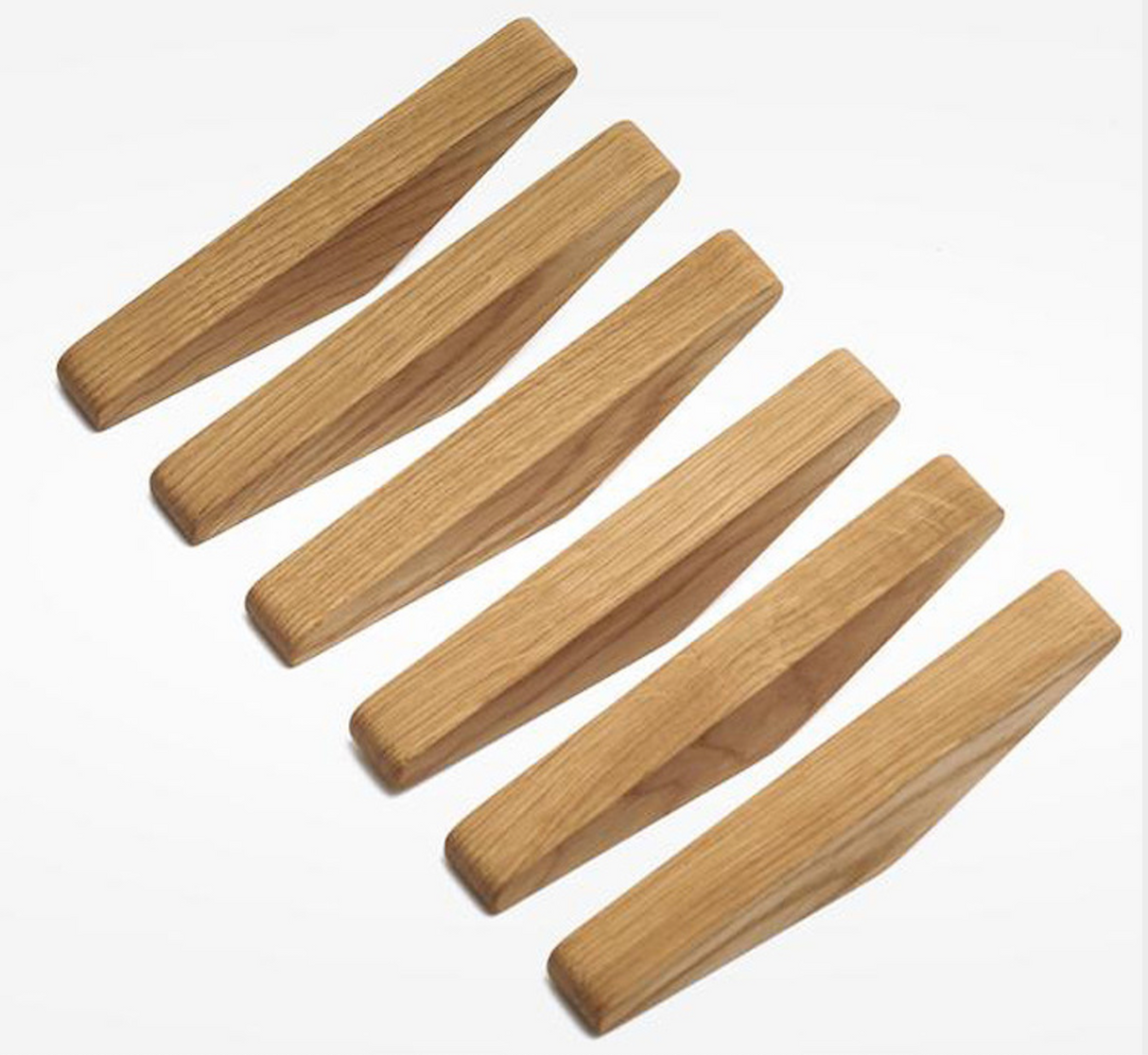 Carvallo – Set om 2 handgjorda träväggkrokar med boho charm Carvallo