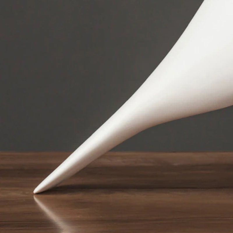 Scandi House Bird – Nordisk Dekorativ Figur i Svart eller Vitt Carvallo