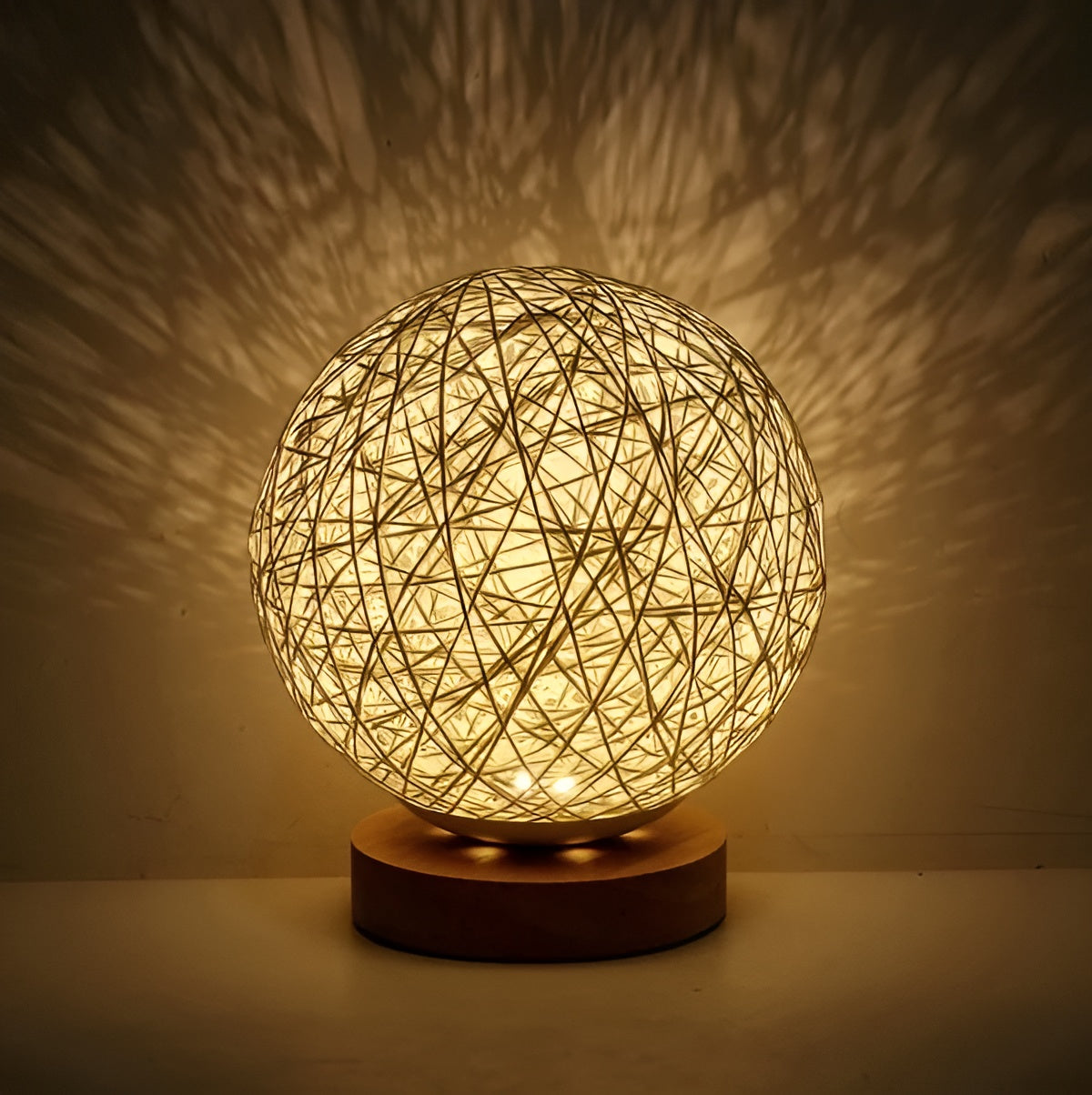 TwineGlow Lampa - Modern USB-uppladdningsbar Rattan Bordslampa Carvallo