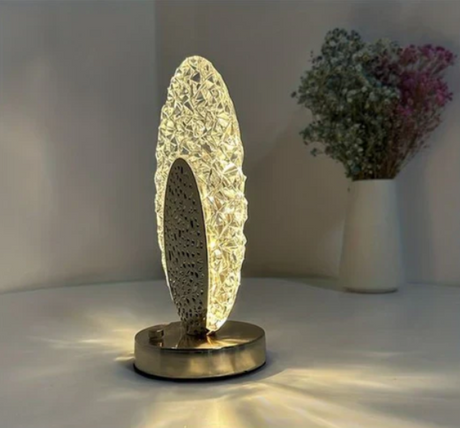 Elegant bordlampa i påfågeldesign Carvallo