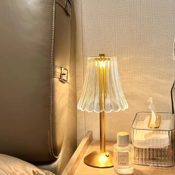 Uppladdningsbar USB-LED-bordslampa i retrodesign Carvallo