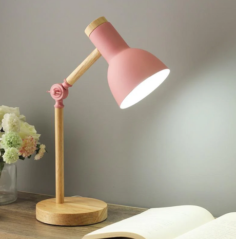 Skandinavisk bordlampa av trä Carvallo