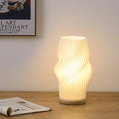 3D Utskriven Skrivbordslampa – Stilig Bordslampa för Sovrum, Kafé eller Studieområde Carvallo