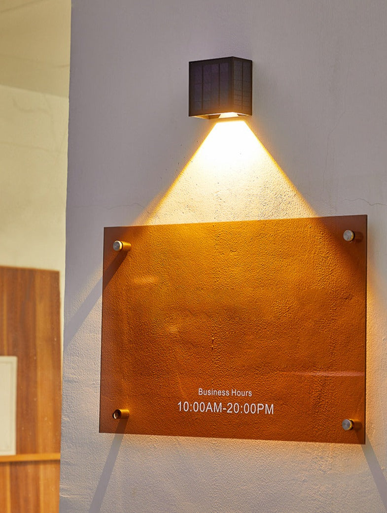 Carvallo Solar Vägglampa för Utomhus | Med Skymningssensor & IP65 | Varm- & Kallvit | Väderbeständig & Energieffektiv | 10,5×6 cm Carvallo