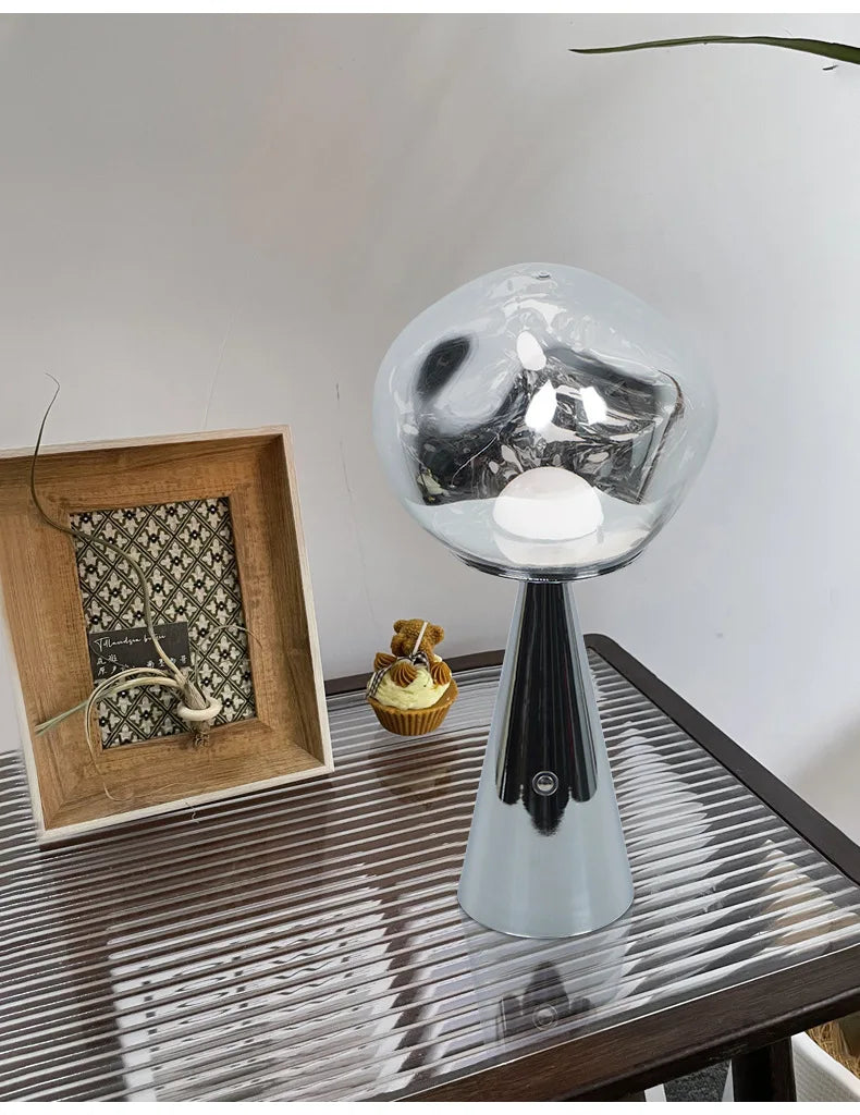 LavaGlow - Modern Mini Bordslampa med LED Ljus | Dekorativ Belysning Carvallo