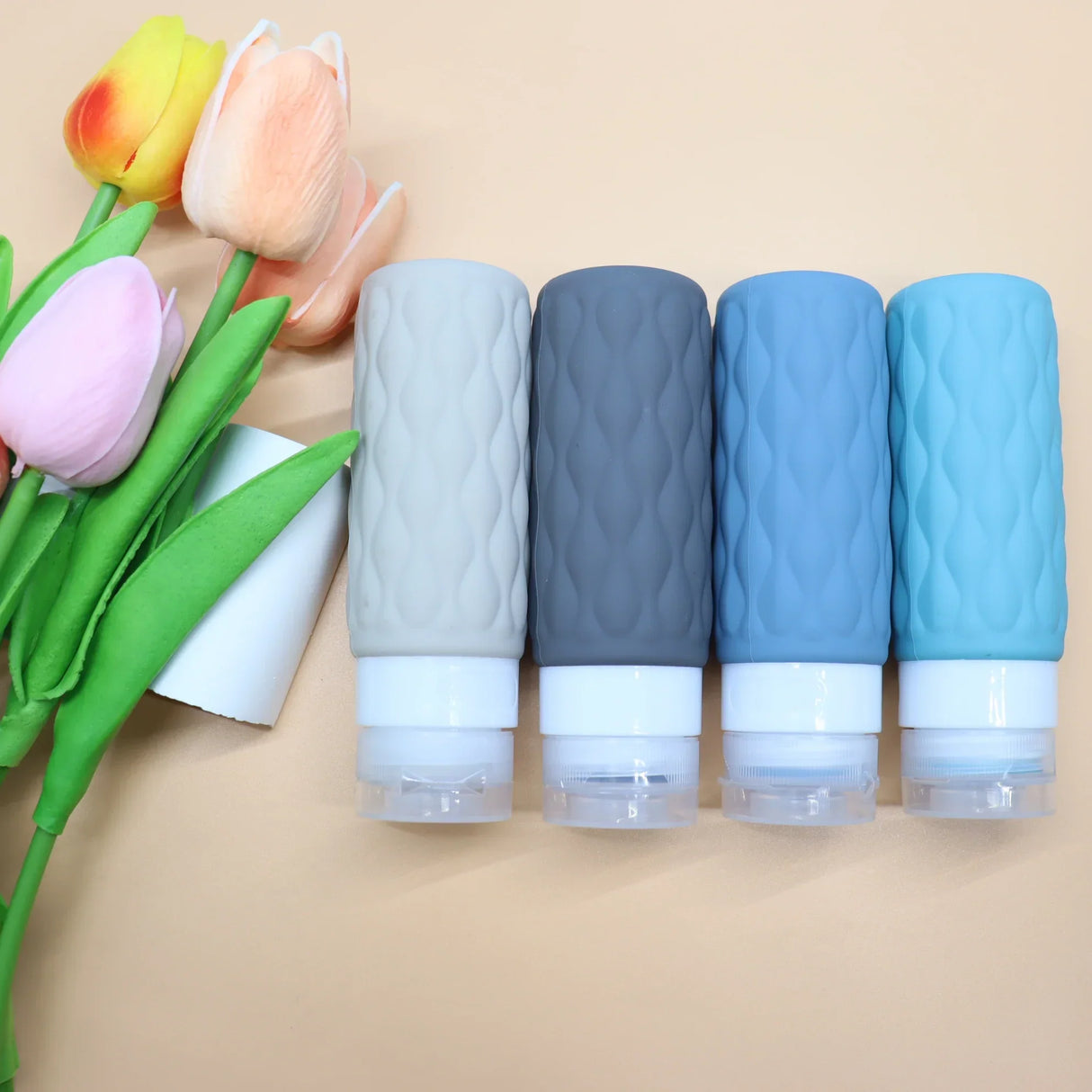 Carvallo Reseflaskor Set | Mjuka silikonflaskor & spraybehållare | Läcksäkra & TSA-kompatibla | För schampo, lotion & kosmetik Carvallo