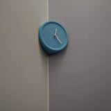 SilentCorner - Stilla Väggklocka utan Borra för Hörn i Hemmet Carvallo