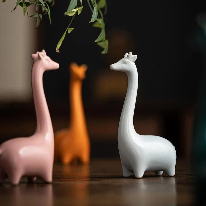 SereniTales - Minimalistisk keramisk giraff- och elefantfigurer för elegant inredning Carvallo