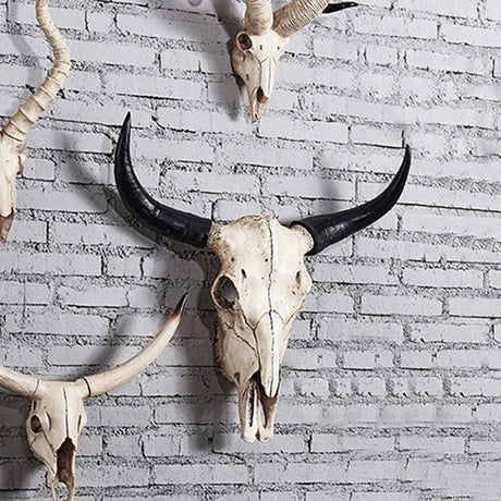 Longhorn ko skull väggdekor – Elegant harts skulptur med realistiska horn Carvallo