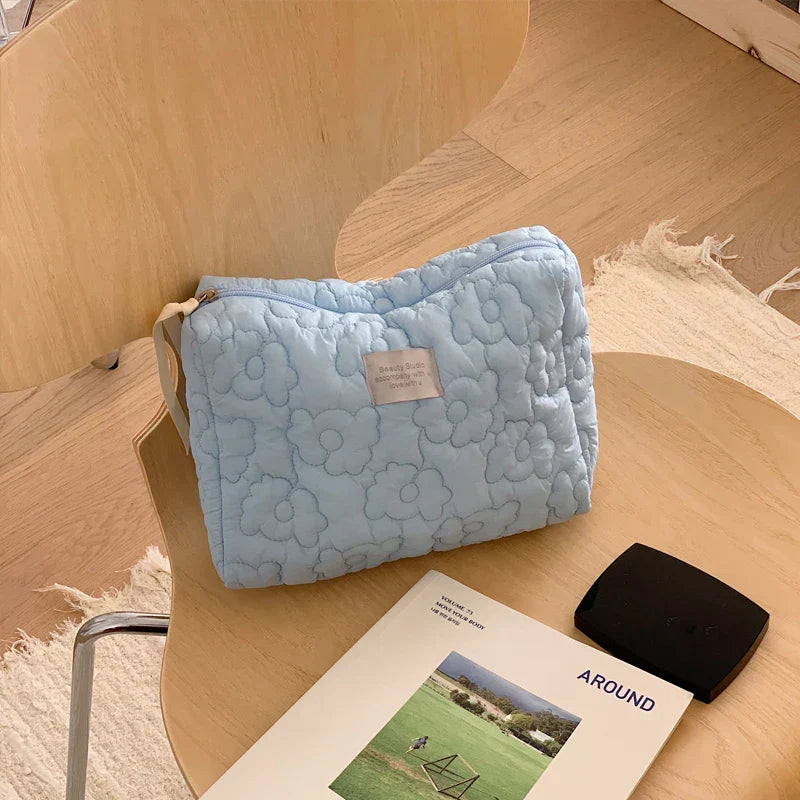 Carvallo Vadderad KosmetiskPåse i Bomull | MakeupPåse med Dragkedja för Damer | Resekulturpåse med Blommönster & Inre Fack Carvallo