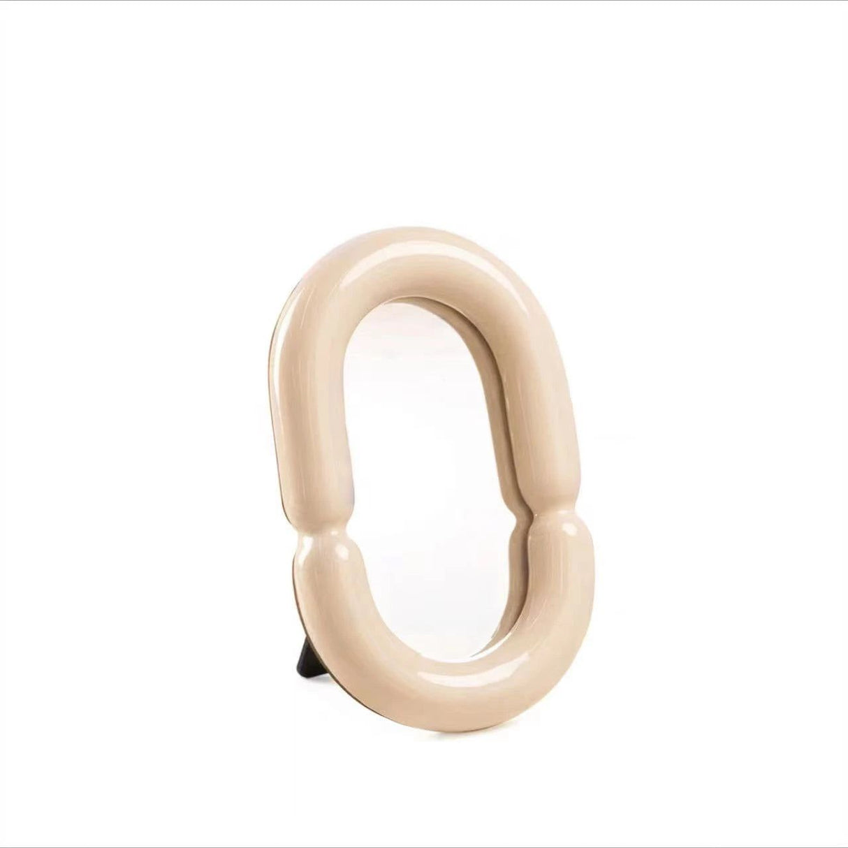 Carvallo – Elegant Ovalt Spegel med Skulptural Form Carvallo