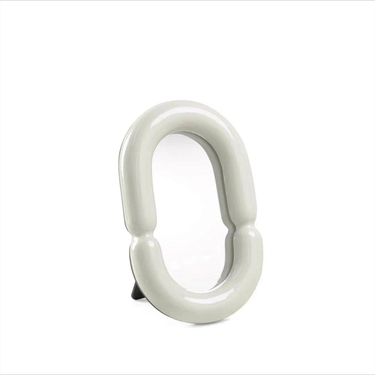 Carvallo – Elegant Ovalt Spegel med Skulptural Form Carvallo
