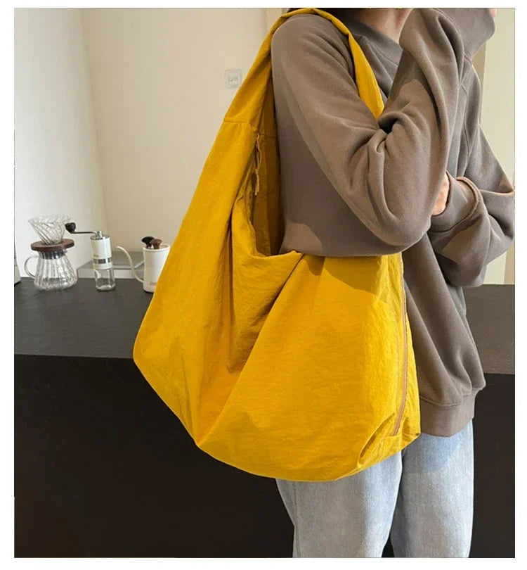 Praktisk och stilfull dam multifunktionshandväska Carvallo