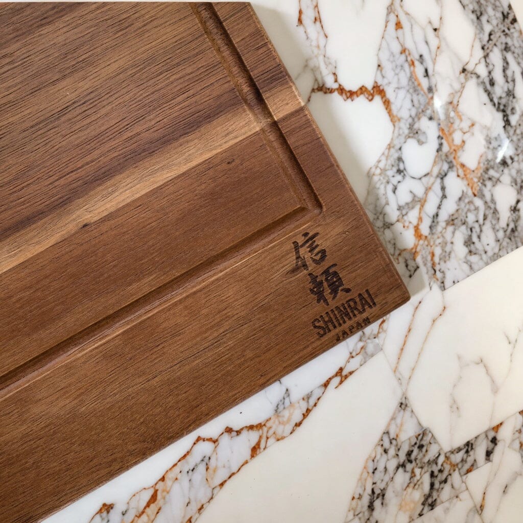 Shinrai Japan Skärbräda – Premium Akaciaträ, Saftränna & Handtag – Perfekt för Kök & BBQs Carvallo