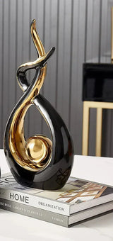 Abstrakt Keramisk Skulptur | Modern Inredning med Guld Accenter | Hylla eller Skrivbordsornament Carvallo