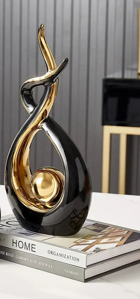 Abstrakt Keramisk Skulptur | Modern Inredning med Guld Accenter | Hylla eller Skrivbordsornament Carvallo