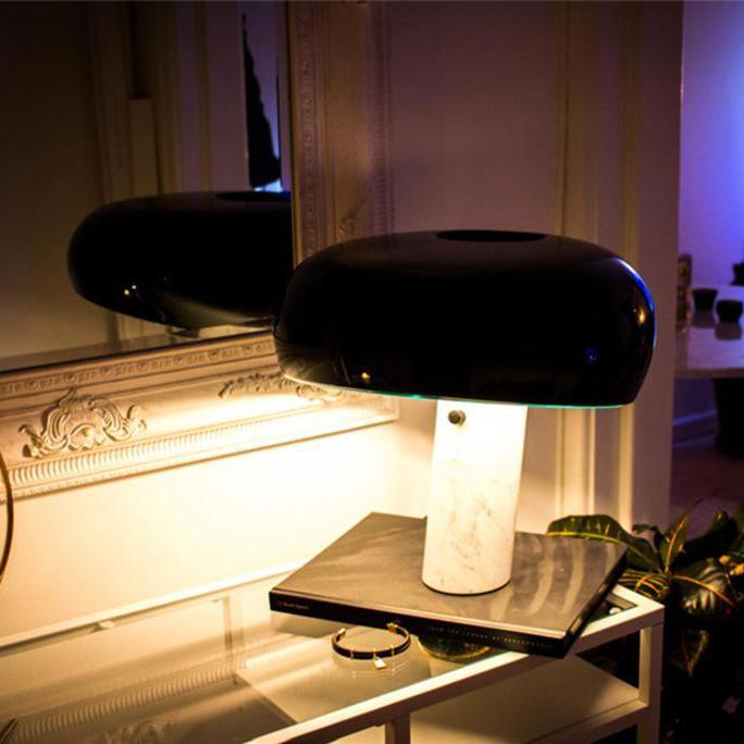 StoneGlow - Dekorativ bordslampa i marmor, där elegans och värme möts MILA Sverige