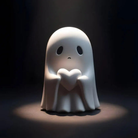 Spooky Cute Ghost Figuriner Carvallo